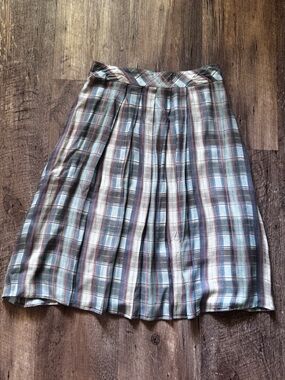 Pleated Plaid Midi Skirt - Beige and green